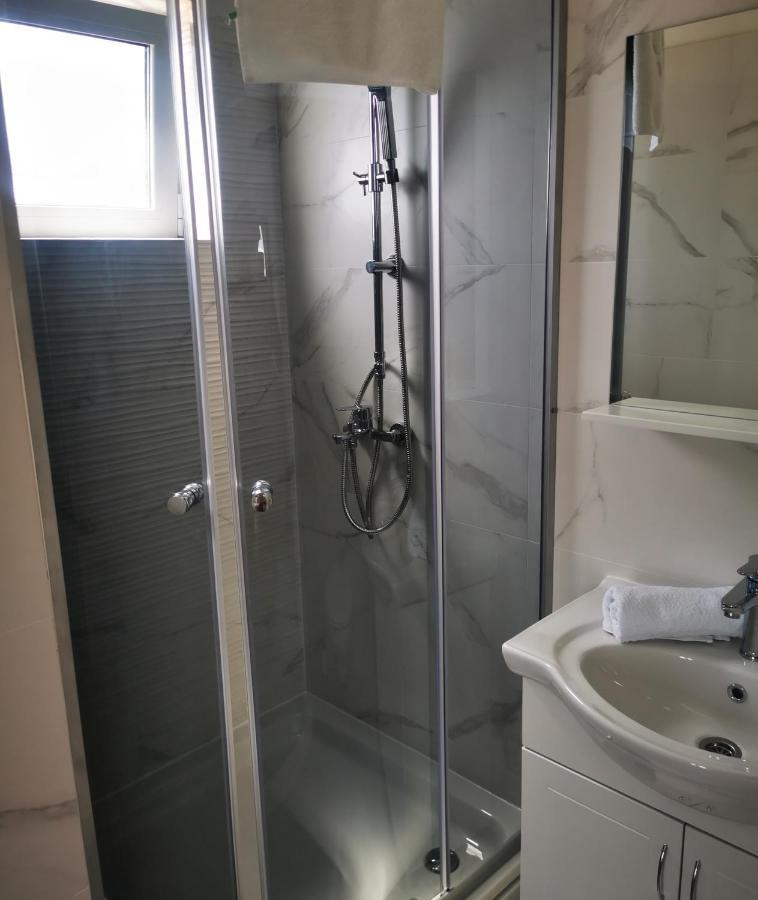 Apartmani "Ivan" Marina Bagian luar foto