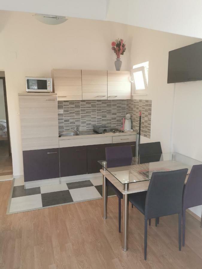 Apartmani "Ivan" Marina Bagian luar foto