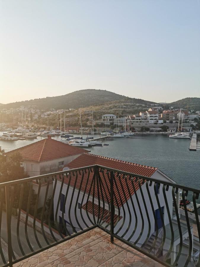 Apartmani "Ivan" Marina Bagian luar foto